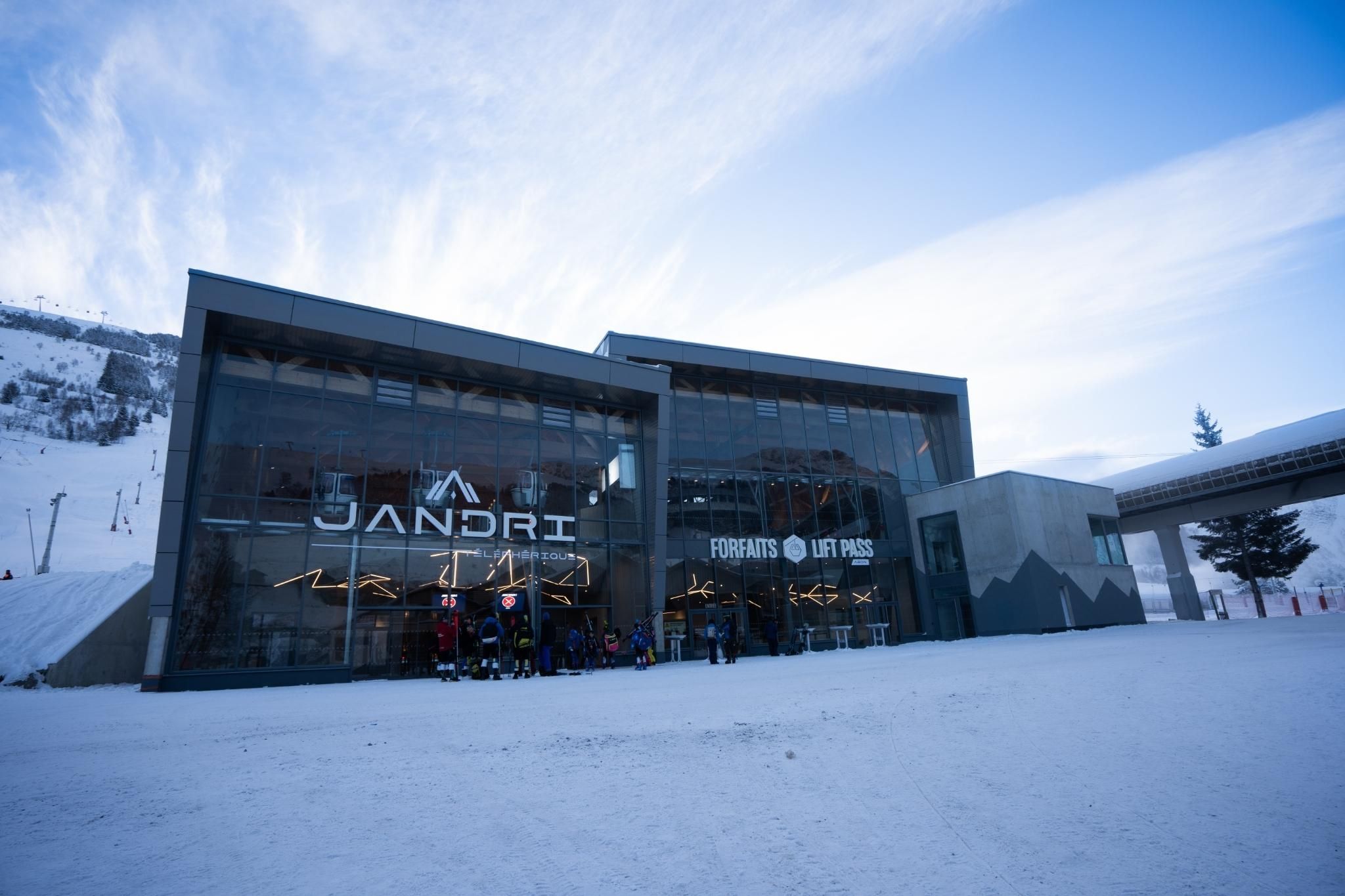 Les 2 Alpes Jandri lift .jpg