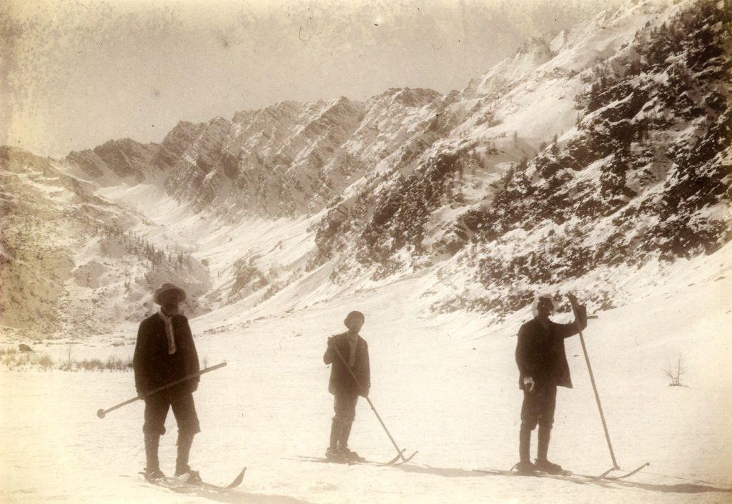 Origins of Skiing - snomad.jpg