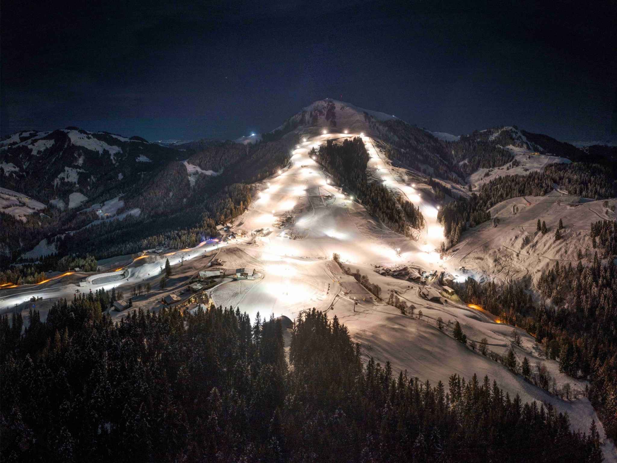 Skiwelt night.jpg